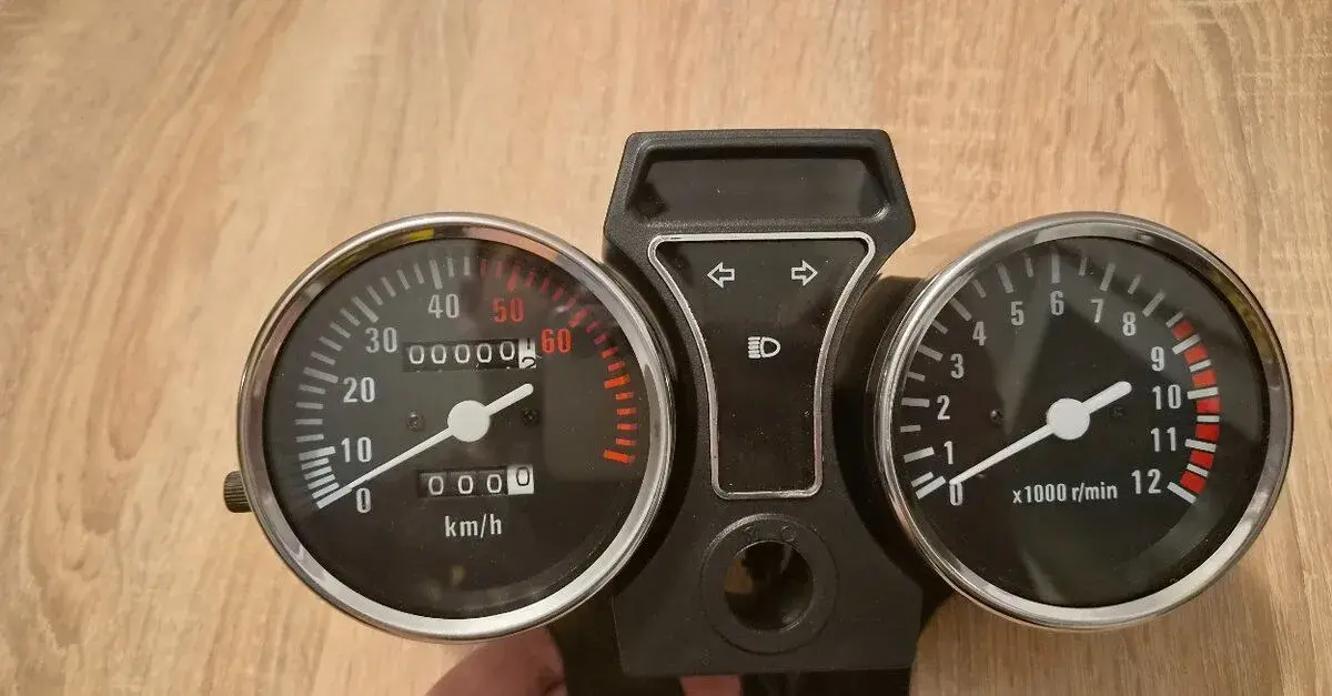 Tachometer a otáčkomer Jawa Betka – prístrojová doska