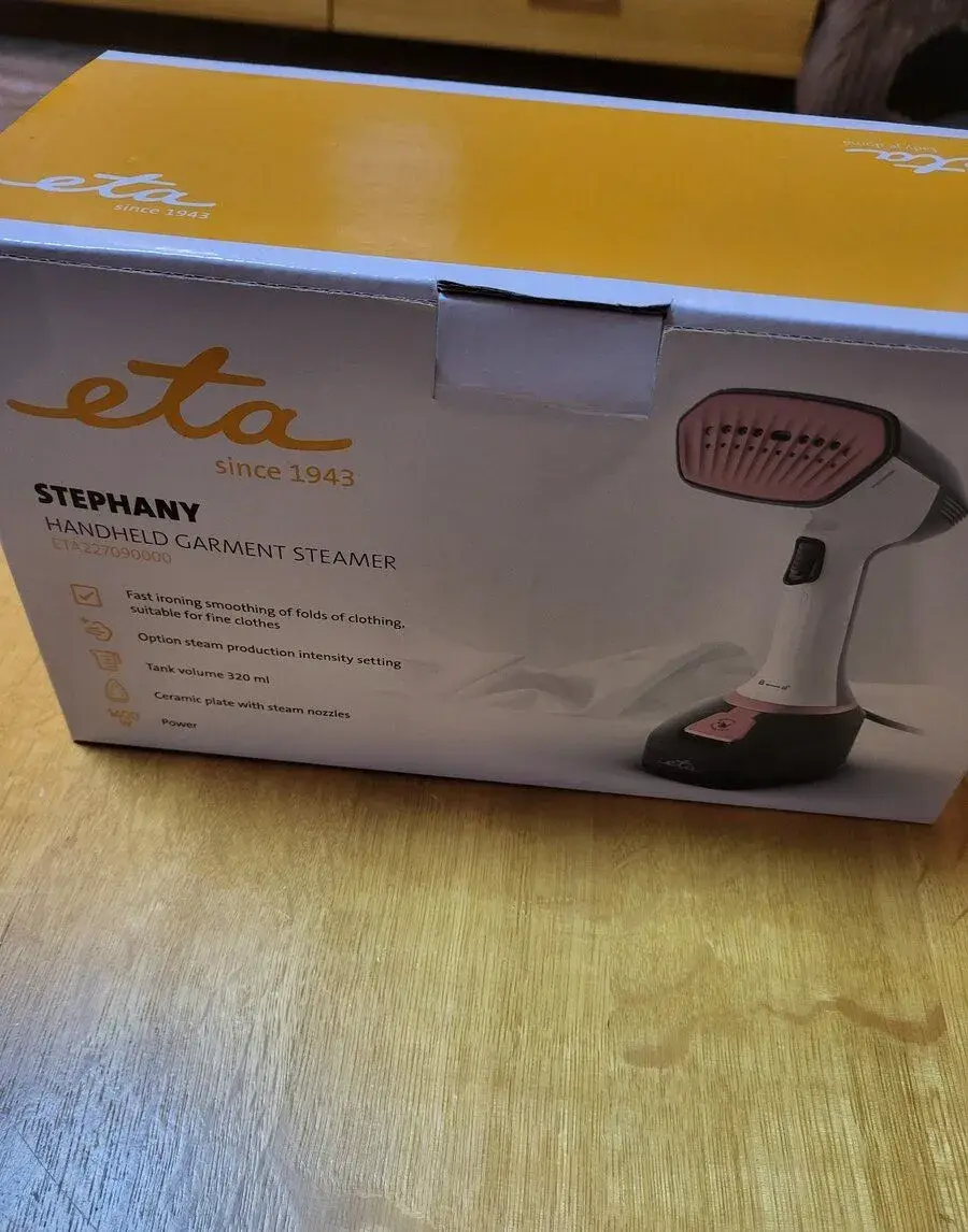 Nepoužitý naparovač odevov ETA Stephany - komplet