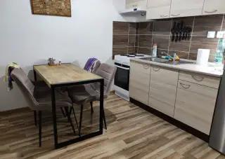 Jedálenský stôl + stoličky