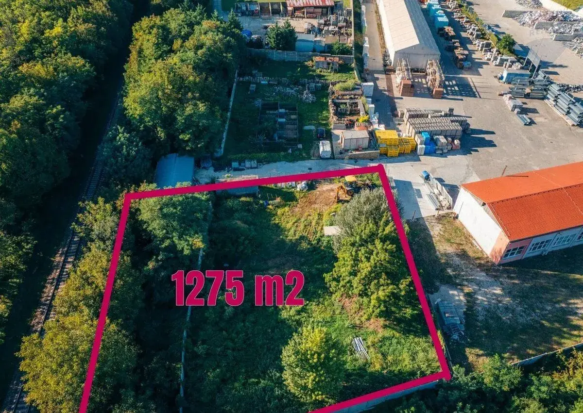 Prenájom pozemku 1275 m2, Nitra – 150 m od vstupu na R1