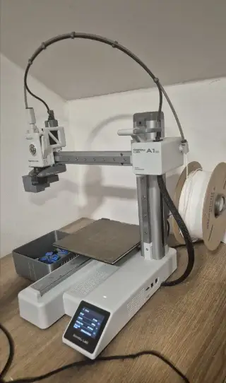 Bambu Lab A1 Mini – stav, len 421 hodín
