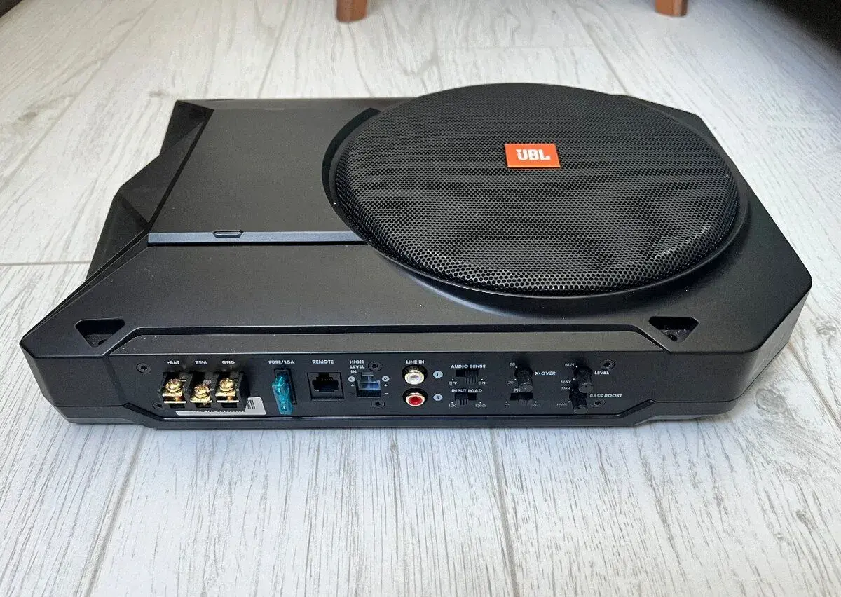 JBL BassPro SL2 aktívny subwoofer pod sedadlo 8” / 125 W RMS