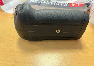 Nikon MB-D12 na náhradné diely
