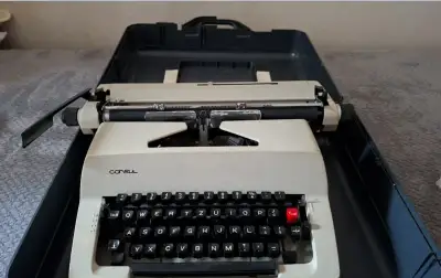 Písací stroj CONSUL s kufríkom