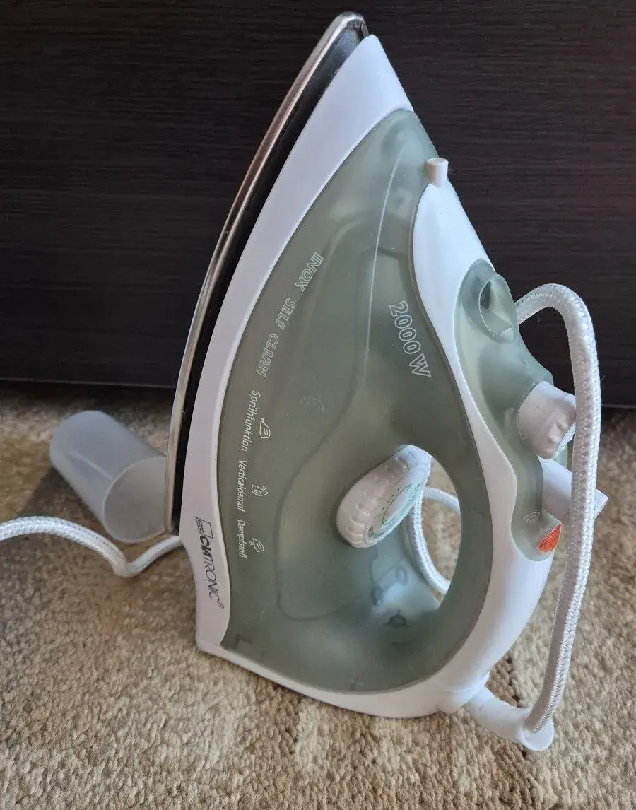 Žehličku Clatronic DB3105 - nová