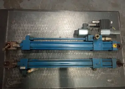 Dva hydraulické piesty MANNESMANN