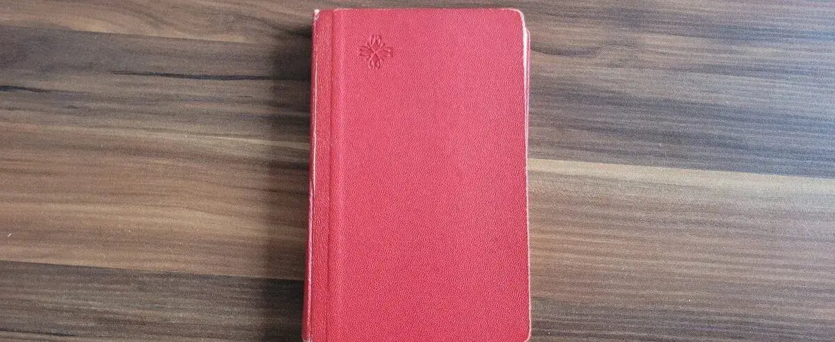 malá zásoba Británie v staršom albume - aj perfiny