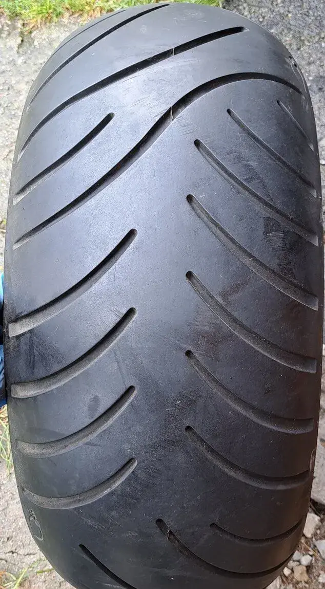 250/40 R18 AVON