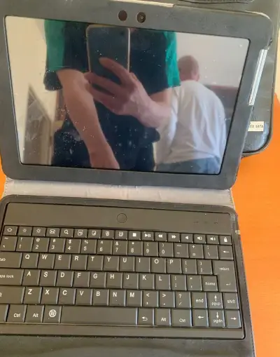 Samsung galaxy Tablet, s klavesnicou a obalom
