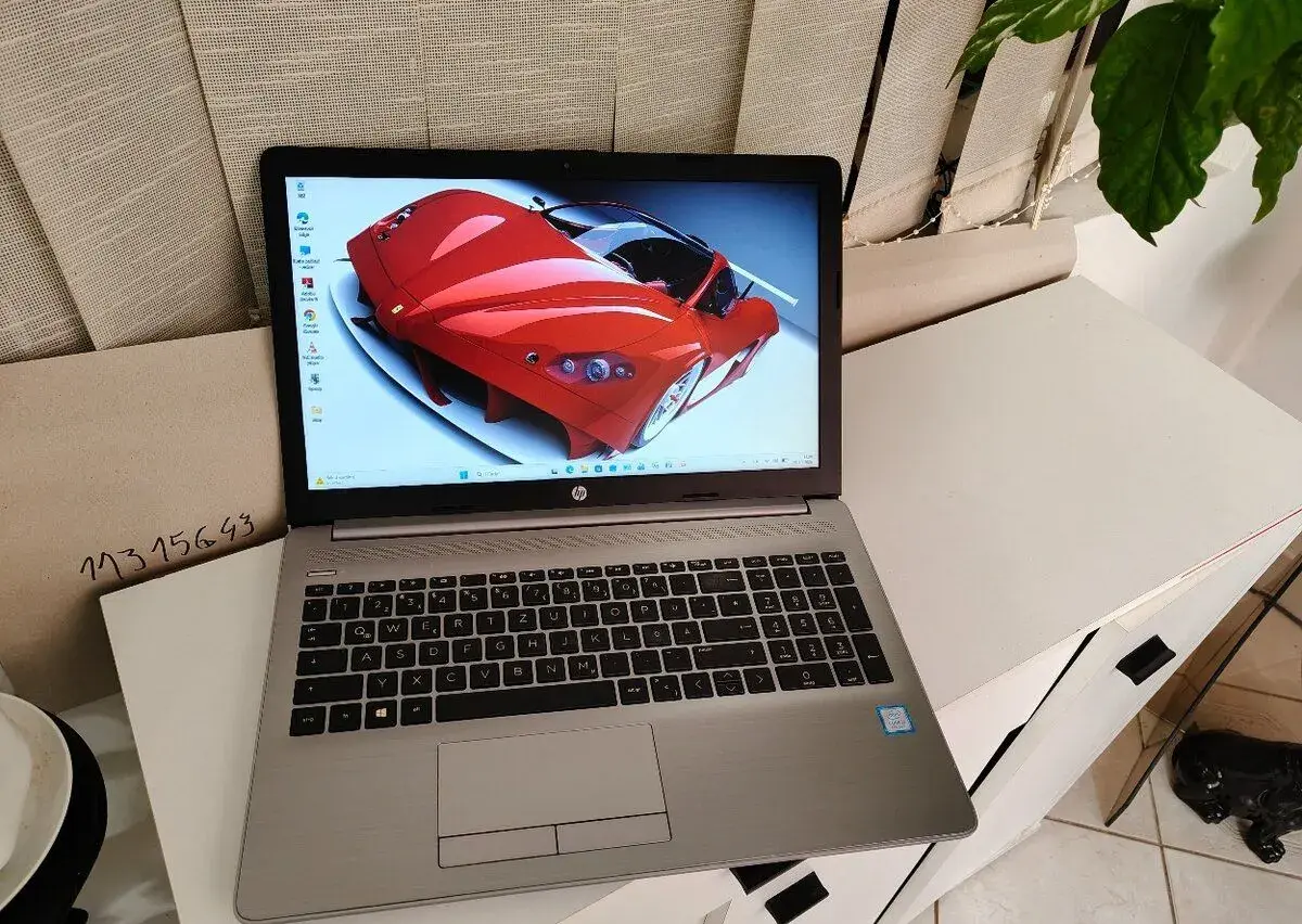 15.6" HP 250 G7/ Core I5/ 8GB RAM/ 256GB SSD/ Intel Grafika