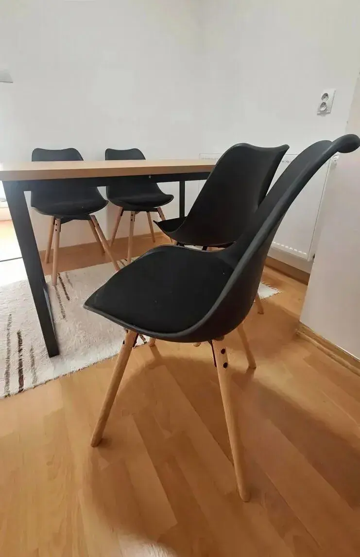 Stôl +stoličky nove