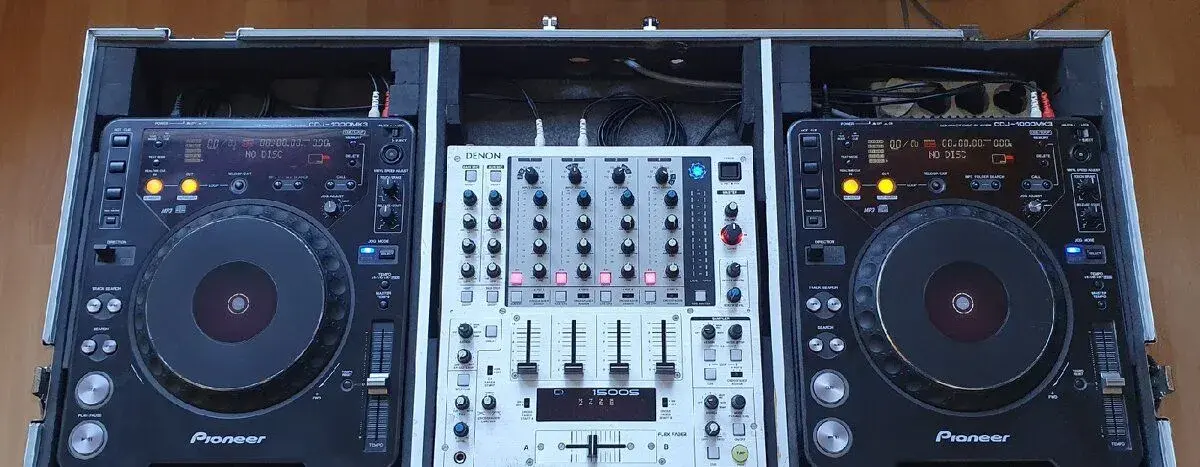 Pioneer CDJ 1000MK3 2x + Case