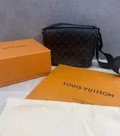 louis vuitton District PM pánska