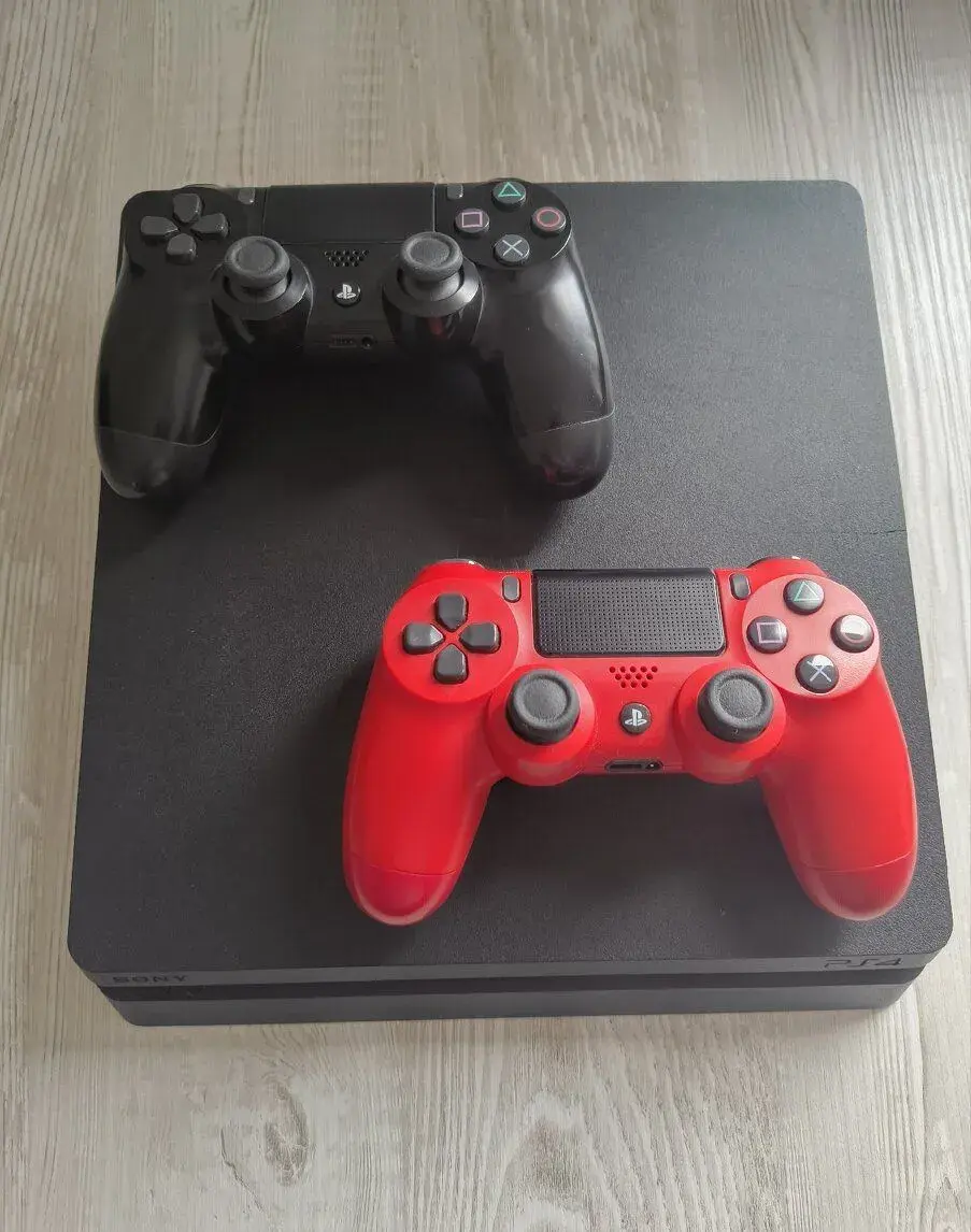 Konzolu PS4 slim 500gb verzia