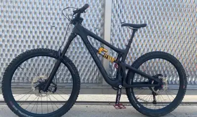 Santa Cruze Nomad C enduro Carbonovy