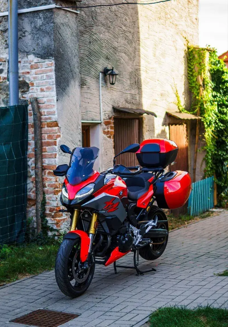 BMW F900XR