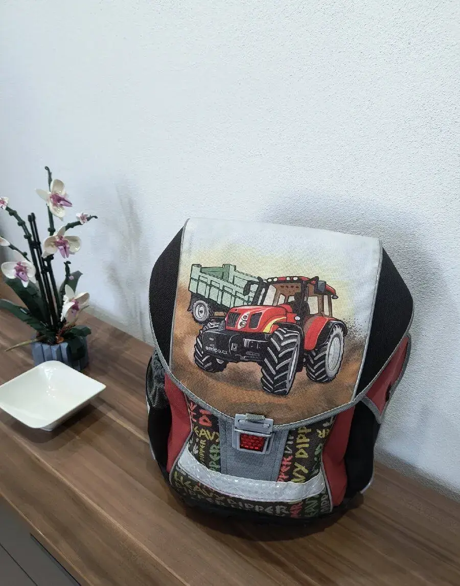 Školskú tašku traktorovu