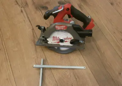 Okruznu pilu Milwaukee M18FCS552