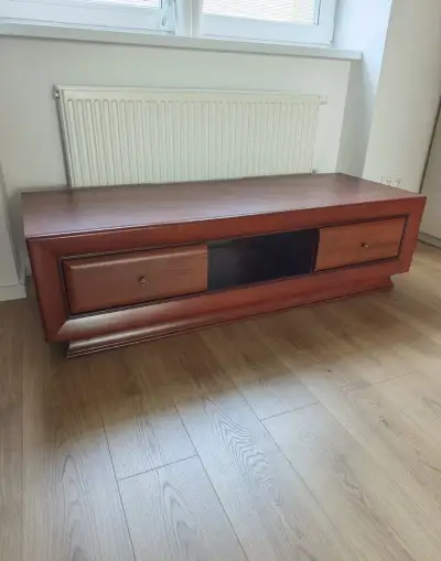 Skrinka pod TV
