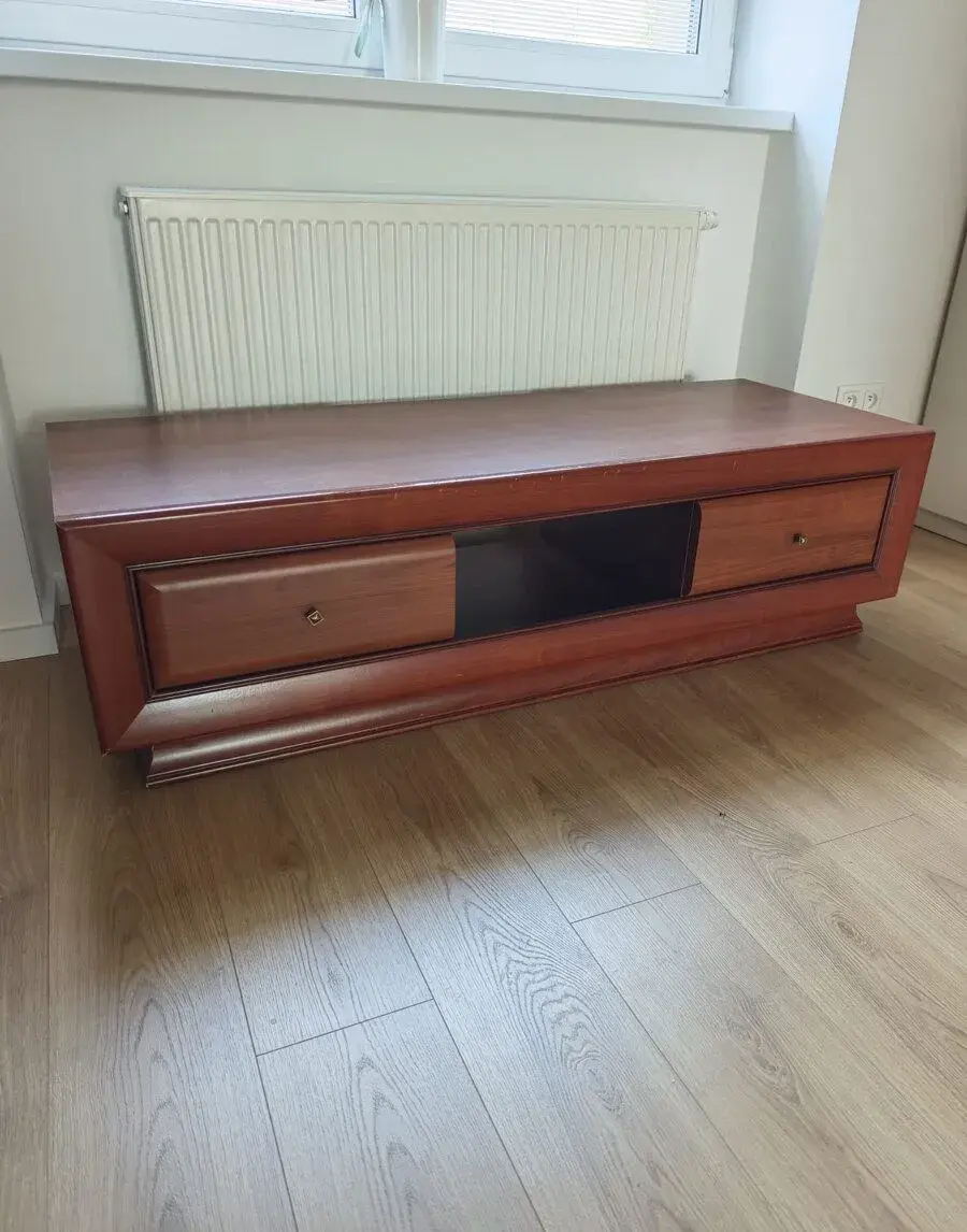 Skrinka pod TV