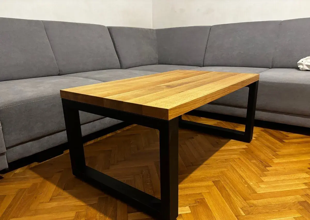 Masívny dubový stolik