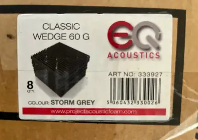 Akustická pena EQ Acoustics Classic Wedge 60 G)