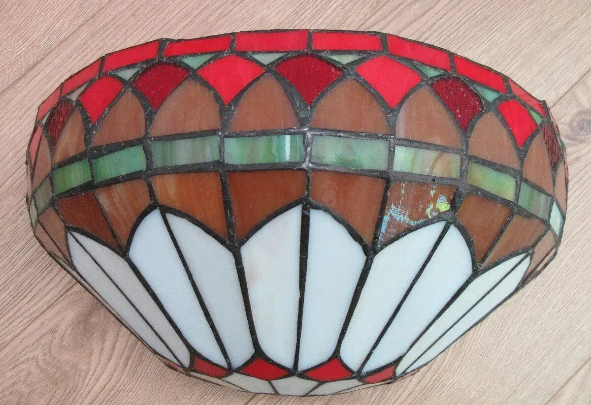 nová nástenná lampa v štýle Tiffany