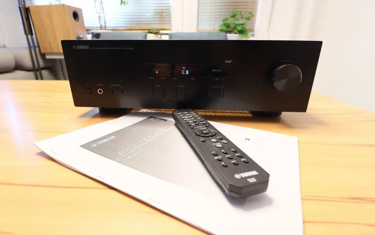Zosilovač Yamaha R-S202D DAB+ čierny