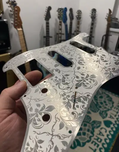 stratocaster scratchplate / pickguard
