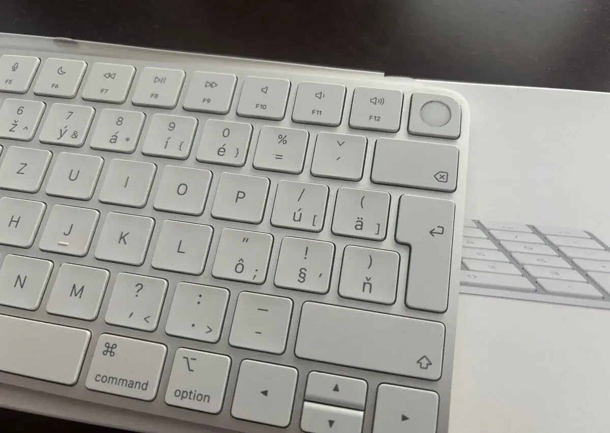Apple Magic Keyboard touch ID - SK