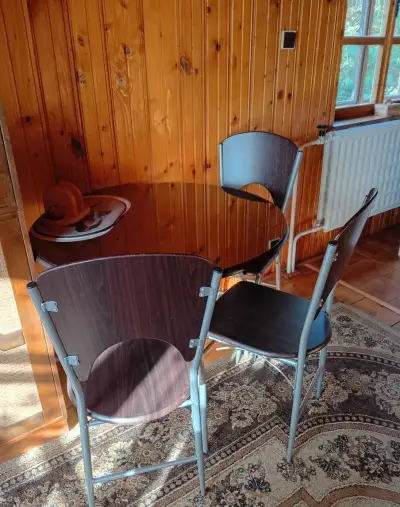 Stôl + stoličky