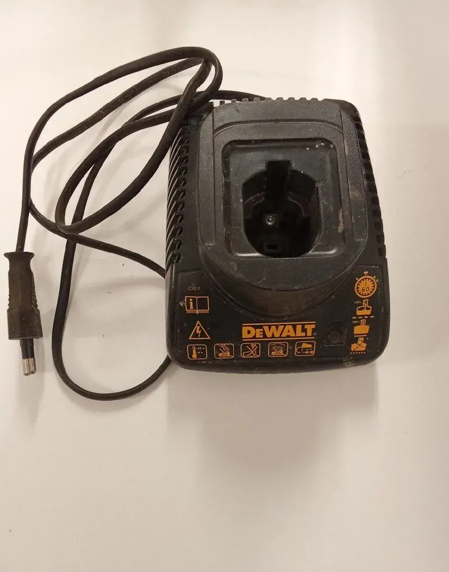 Rýchlonabíjačka DeWalt DE9118