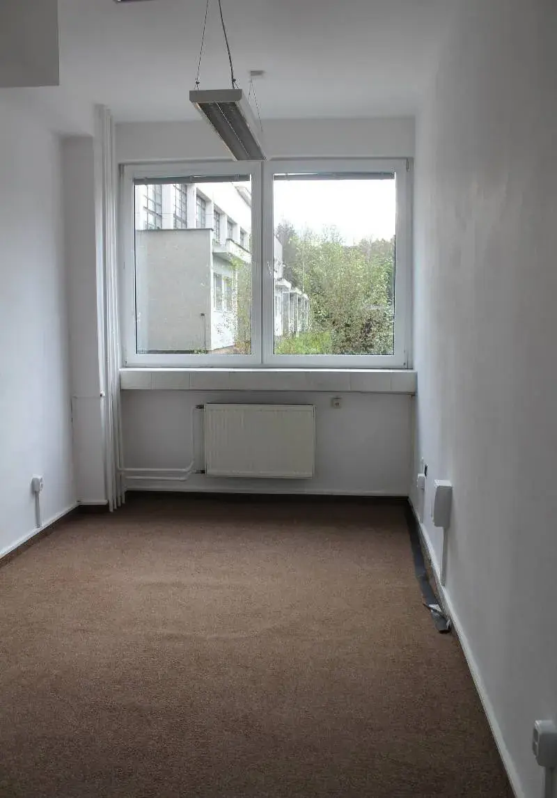 Na prenájom kancelárie s parkovaním v Žiline 12m2-89m2/9€m2.