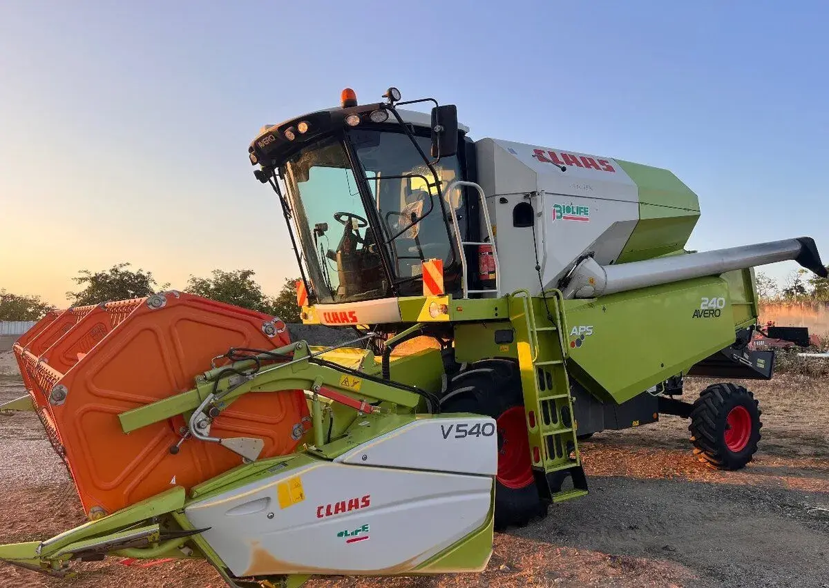 Claas Avero 240 + V540