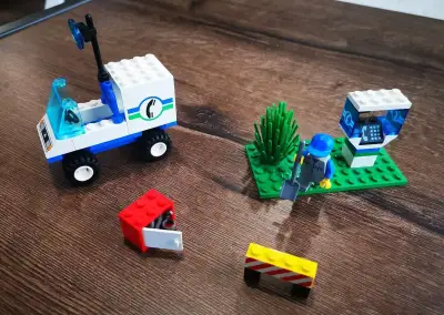 6422 LEGO Telephone Repair