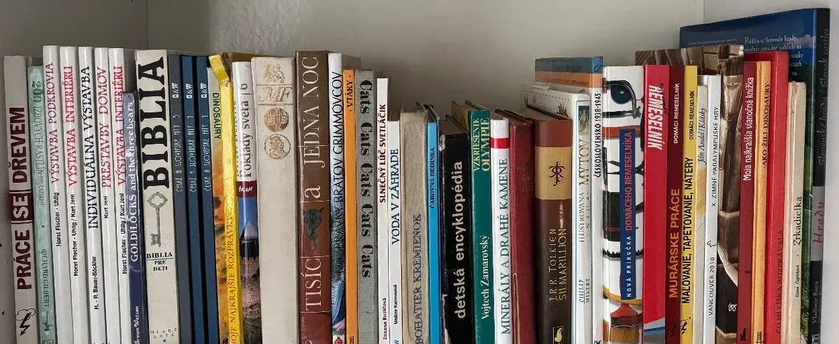 2/3 170kníh história, encyklopédie, beletria, fantasy, atlas