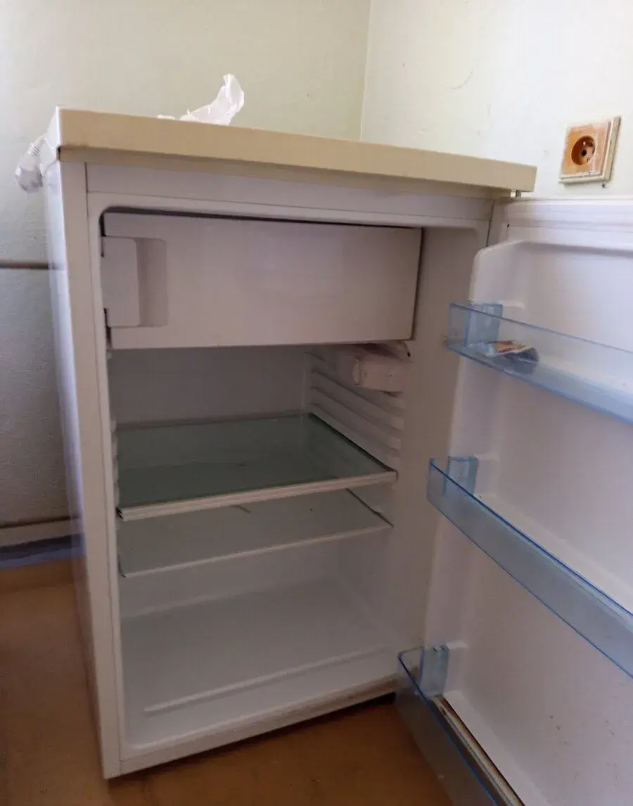 100. Litrovú chladničku s mraznicku