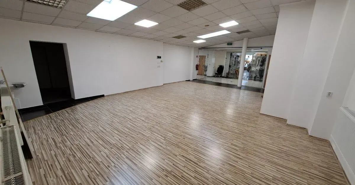 Prenájom obchodného/kancelárskeho priestoru 80m2.