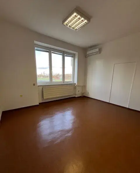 Kancelária Mlynárce, 22 m2, klimatizácia