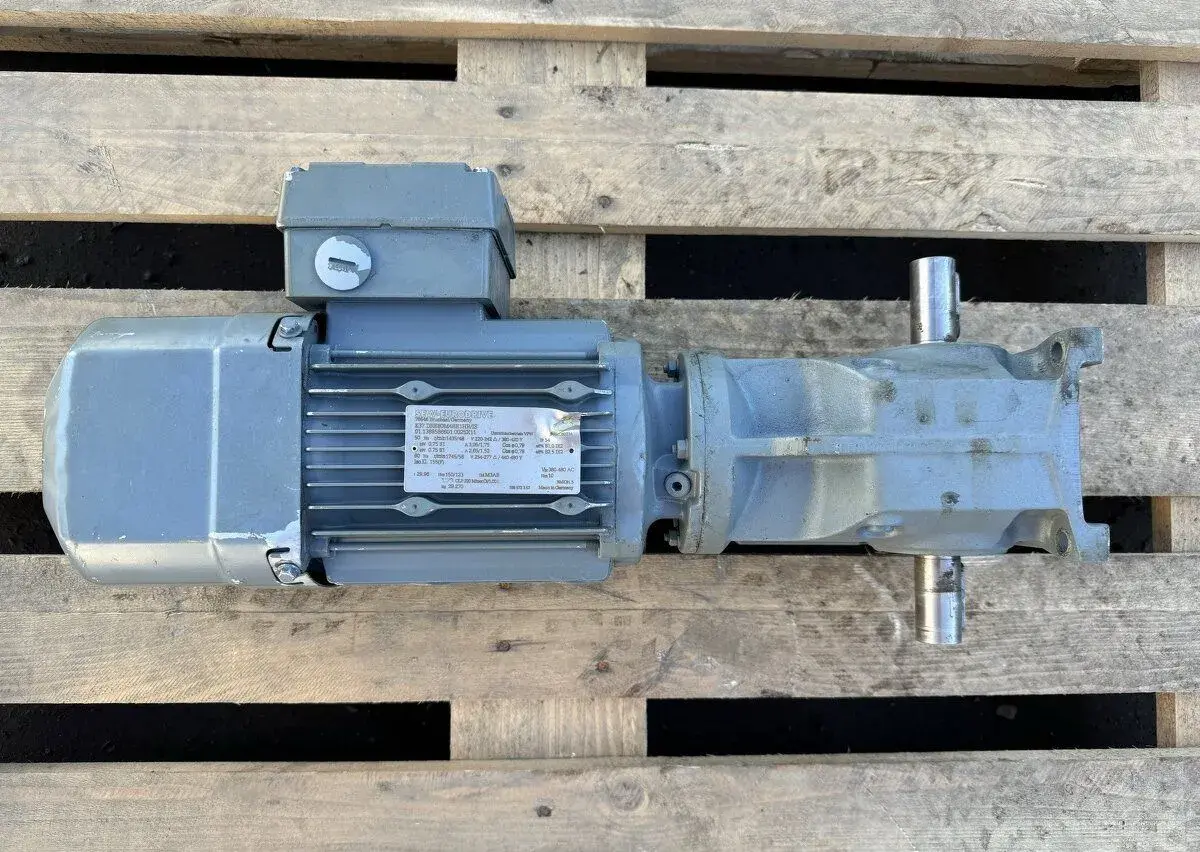 ELEKTROMOTOR S PREVODOVKOU 48 ot/min