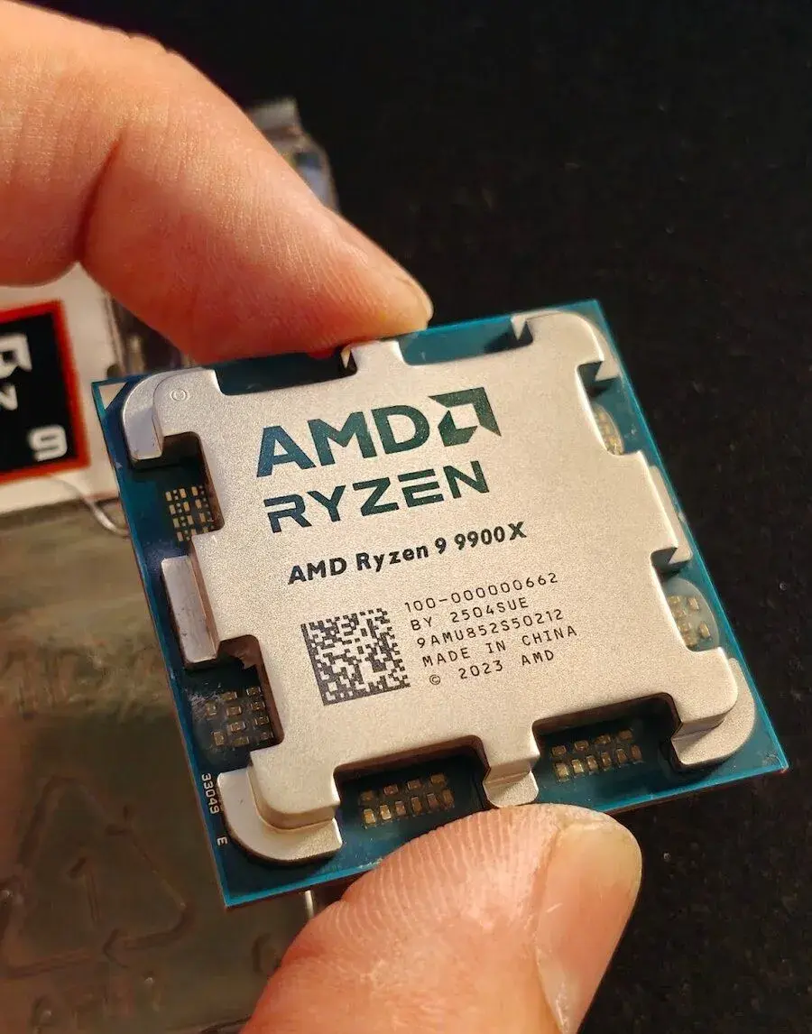 AMD Ryzen 9 9900X