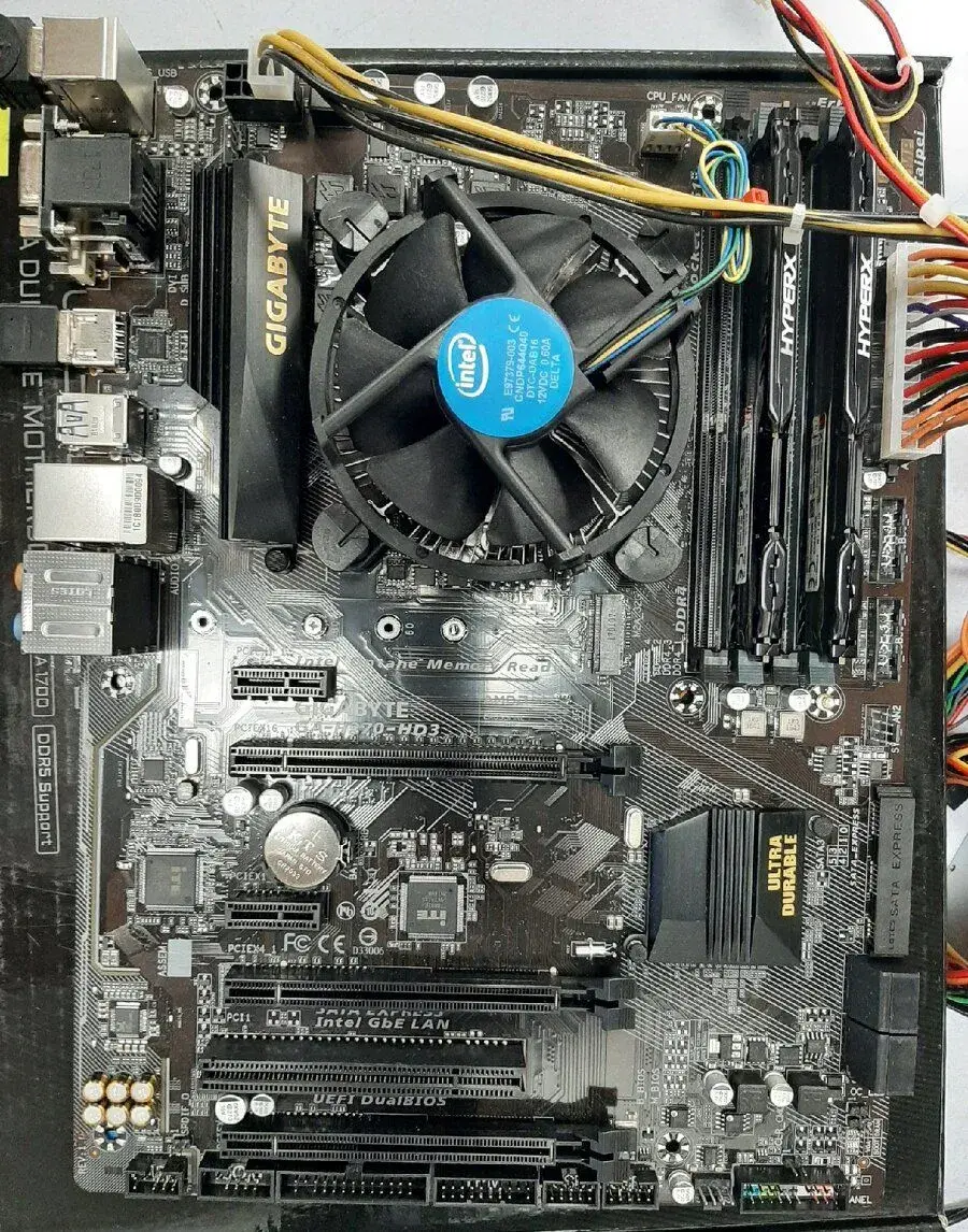 Mb gigabyte H270 HD3 cpu intel i5 7600