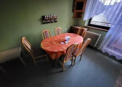 Jedálenský stôl a 6x stolička
