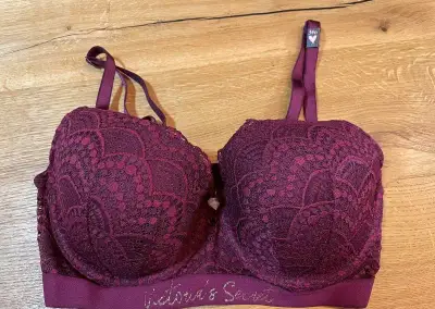 Bordová logo podprsenka od Victoria’s Secret 75D