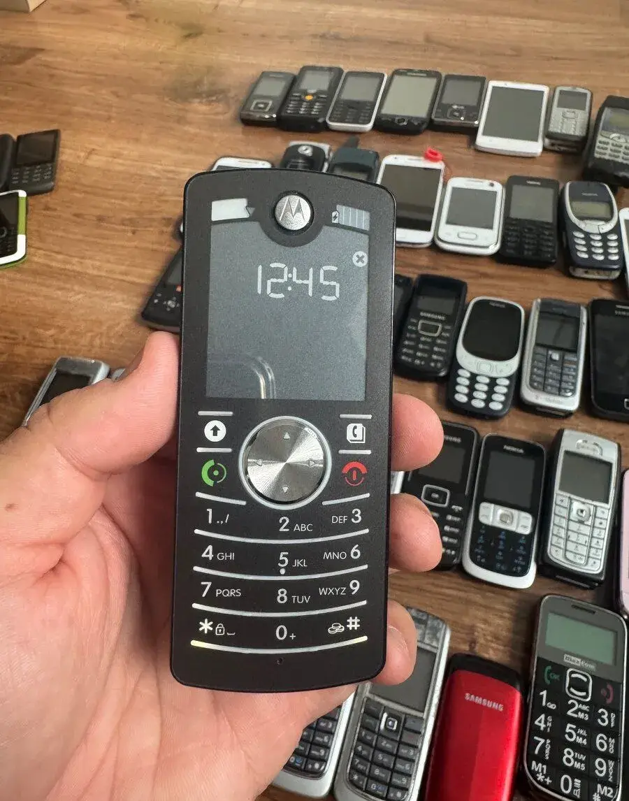 Motorola F3 Motofone