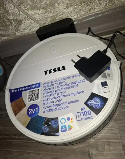 Robotický vysávač TESLA