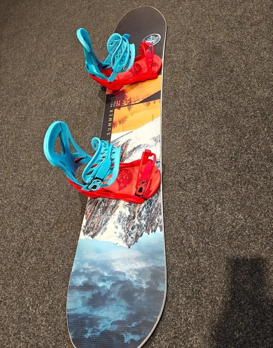 SNOWBOARD NEVER SUMMER SNOWTROOPER 157CM S NOVÝM VIAZANÍM