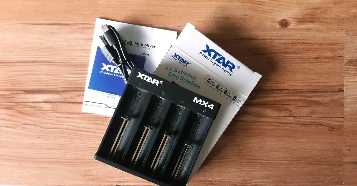 Nabíjačka batérií Xtar MX4