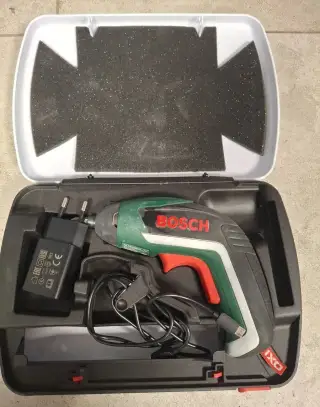 Bosch aku-skrutkovač