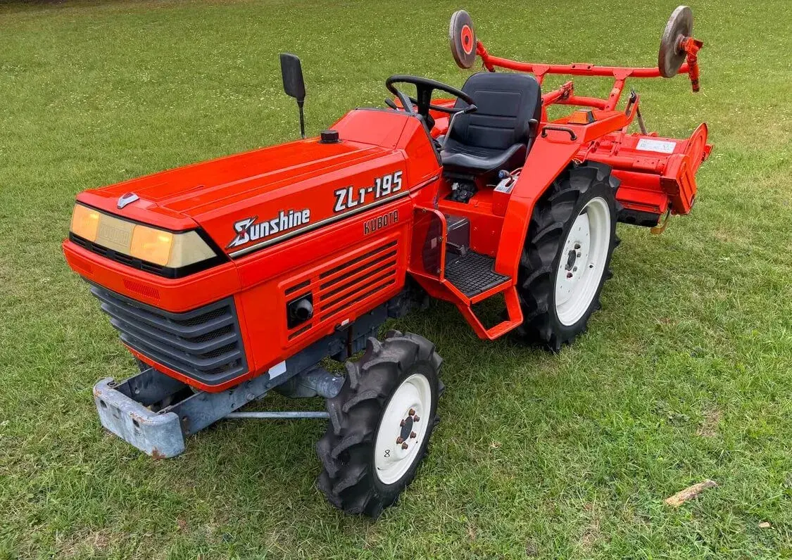 Japonský malotraktor Kubota ZL1-195
